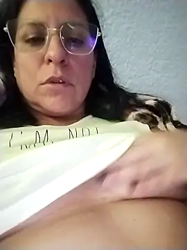 Snapshot of LucifernandaSw chatting on April 20, 1:30 am LucifernandaSw online show from April 20, 1:30 am