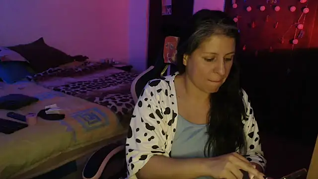 Snapshot of LucifernandaSw chatting on April 21, 7:36 am LucifernandaSw online show from April 21, 7:36 am