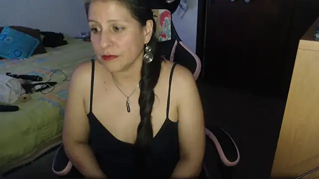 Snapshot of LucifernandaSw chatting on April 28, 2:27 am LucifernandaSw online show from April 28, 2:27 am