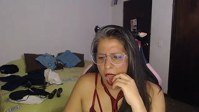 Snapshot of LucifernandaSw chatting on May 14, 5:03 am LucifernandaSw online show from May 14, 5:03 am