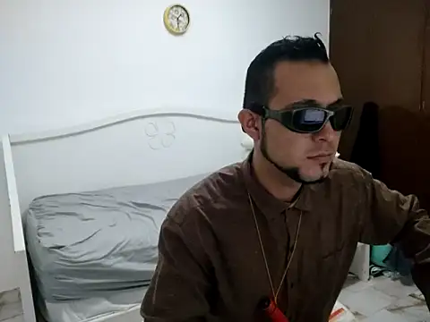 Snapshot of Yeye25199 chatting on February 15, 8:33 pm Yeye25199 online show from February 15, 8:33 pm