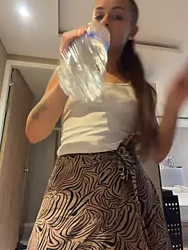 Snapshot of AngelinaTeller chatting on February 18, 1:12 am AngelinaTeller online show from February 18, 1:12 am