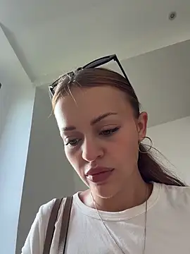 Snapshot of AngelinaTeller chatting on February 25, 12:31 am AngelinaTeller online show from February 25, 12:31 am