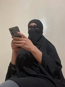 Snapshot of Hijabi_HotGirls chatting on February 19, 9:14 pm Hijabi HotGirls online show from February 19, 9:14 pm
