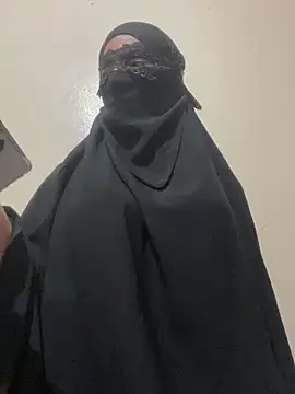 Snapshot of Hijabi_HotGirls chatting on February 26, 8:22 pm Hijabi HotGirls online show from February 26, 8:22 pm