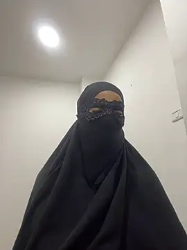 Snapshot of Hijabi_HotGirls chatting on March 9, 12:31 am Hijabi HotGirls online show from March 9, 12:31 am