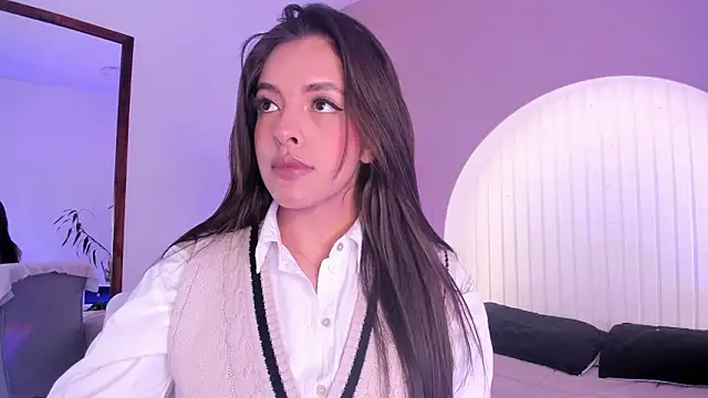 martina duque  online show from March 18, 5:05 pm