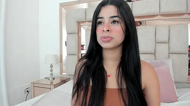 Snapshot of emma_castilloo chatting on December 29, 4:19 pm emma castilloo online show from December 29, 4:19 pm