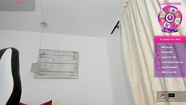 Snapshot of emma_castilloo chatting on February 13, 10:43 pm emma castilloo online show from February 13, 10:43 pm