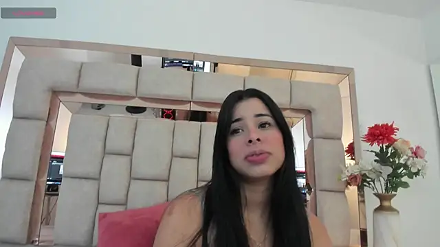 Snapshot of emma_castilloo chatting on February 18, 12:39 pm emma castilloo online show from February 18, 12:39 pm