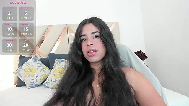 Snapshot of emma_castilloo chatting on May 27, 10:51 pm emma castilloo online show from May 27, 10:51 pm