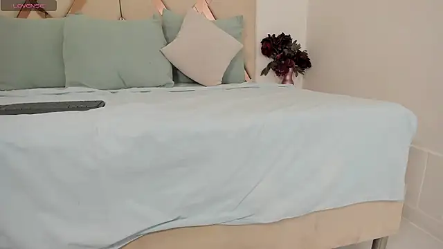 Snapshot of emma_castilloo chatting on July 11, 6:49 am emma castilloo online show from July 11, 6:49 am