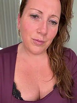 xsexycurvymilf online show from March 4, 3:18 pm