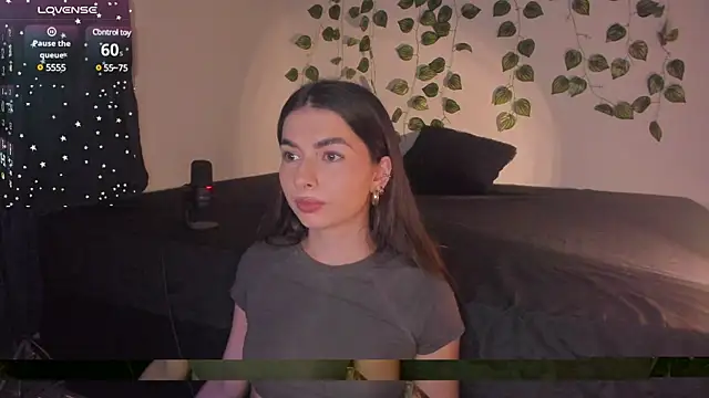 Snapshot of Coralinee_01 chatting on December 21, 12:20 am Coralinee 01 online show from December 21, 12:20 am