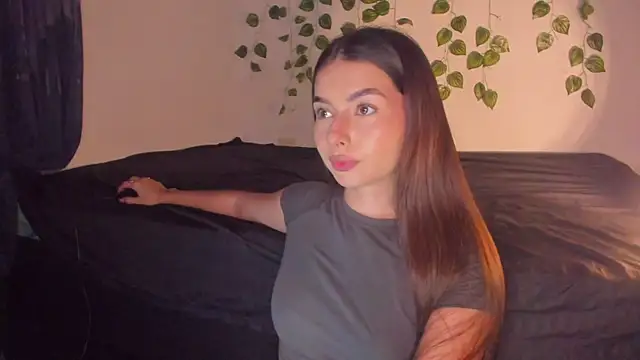 Snapshot of Coralinee_01 chatting on December 27, 12:29 am Coralinee 01 online show from December 27, 12:29 am