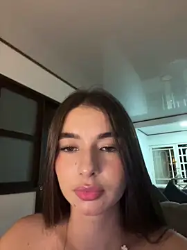 Snapshot of Coralinee_01 chatting on May 9, 12:49 am Coralinee 01 online show from May 9, 12:49 am
