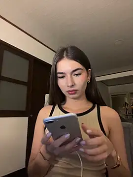 Snapshot of Coralinee_01 chatting on May 14, 12:28 am Coralinee 01 online show from May 14, 12:28 am