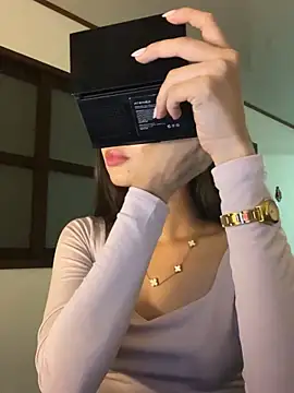 Snapshot of Coralinee_01 chatting on May 16, 11:25 pm Coralinee 01 online show from May 16, 11:25 pm
