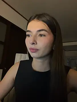 Snapshot of Coralinee_01 chatting on May 17, 11:12 pm Coralinee 01 online show from May 17, 11:12 pm