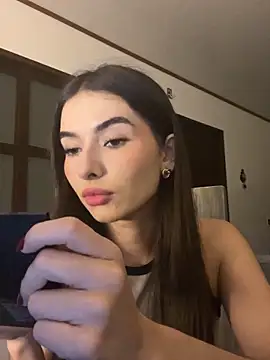 Snapshot of Coralinee_01 chatting on June 4, 1:00 am Coralinee 01 online show from June 4, 1:00 am