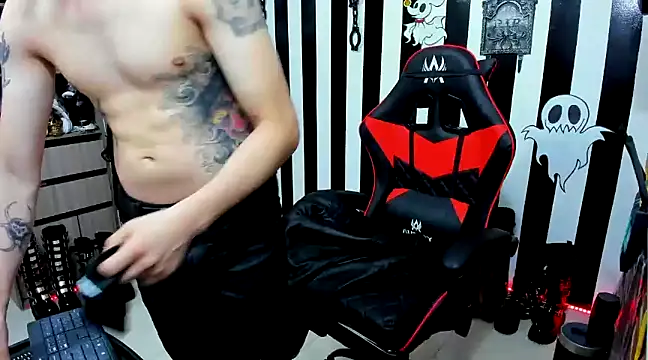 Snapshot of daven56 chatting on December 6, 1:22 pm daven56 online show from December 6, 1:22 pm