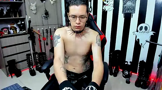 Snapshot of daven56 chatting on December 9, 1:55 pm daven56 online show from December 9, 1:55 pm