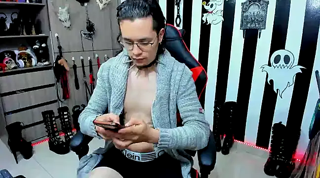 Snapshot of daven56 chatting on December 10, 7:32 pm daven56 online show from December 10, 7:32 pm