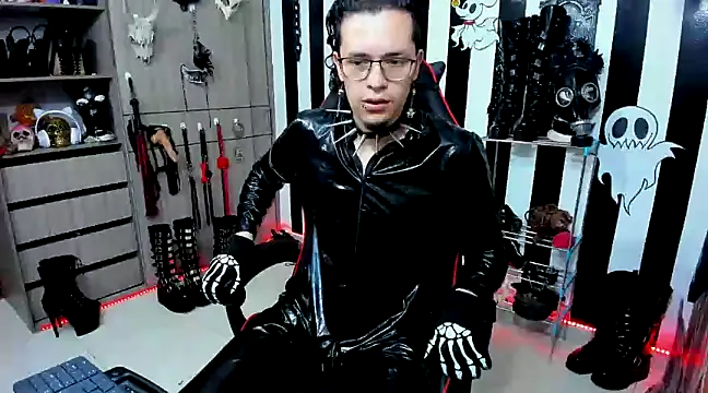 Snapshot of daven56 chatting on December 12, 1:17 pm daven56 online show from December 12, 1:17 pm