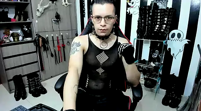 Snapshot of daven56 chatting on December 19, 1:29 pm daven56 online show from December 19, 1:29 pm