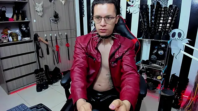 Snapshot of daven56 chatting on December 27, 1:18 pm daven56 online show from December 27, 1:18 pm