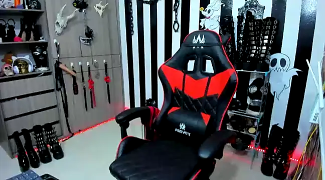 Snapshot of daven56 chatting on December 29, 1:17 pm daven56 online show from December 29, 1:17 pm