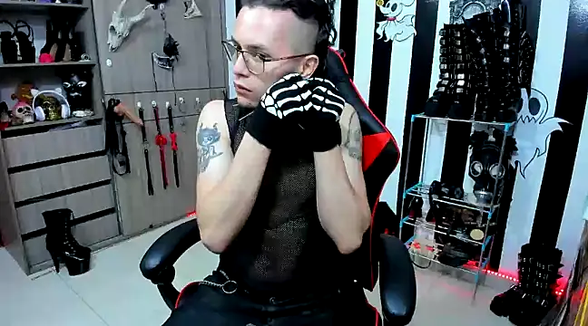 Snapshot of daven56 chatting on January 14, 1:17 pm daven56 online show from January 14, 1:17 pm