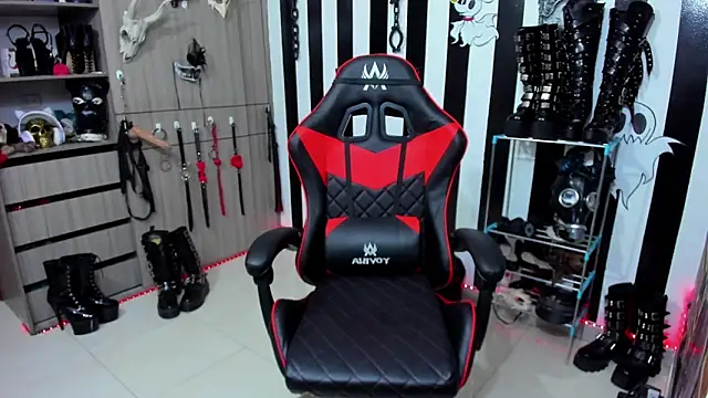 Snapshot of daven56 chatting on February 8, 1:11 pm daven56 online show from February 8, 1:11 pm