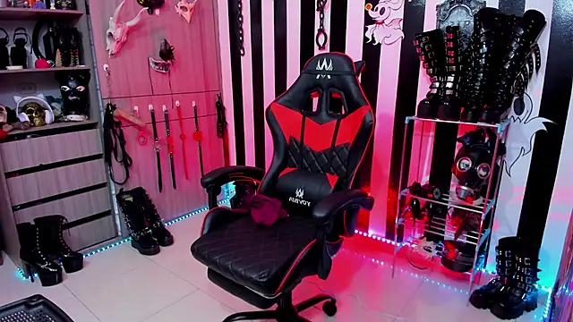 Snapshot of daven56 chatting on February 11, 1:20 pm daven56 online show from February 11, 1:20 pm