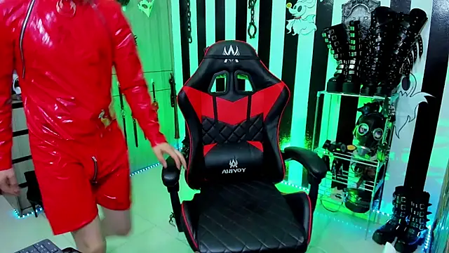 Snapshot of daven56 chatting on February 13, 1:37 pm daven56 online show from February 13, 1:37 pm