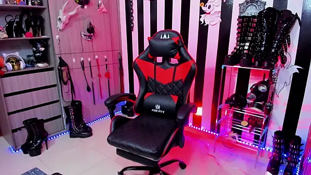 Snapshot of daven56 chatting on February 25, 4:31 pm daven56 online show from February 25, 4:31 pm