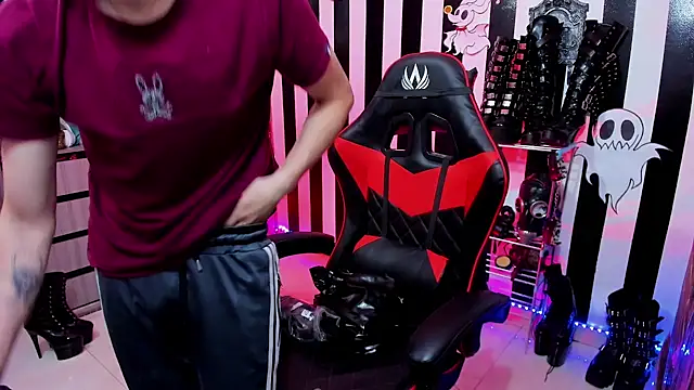 Snapshot of daven56 chatting on March 21, 1:12 pm daven56 online show from March 21, 1:12 pm