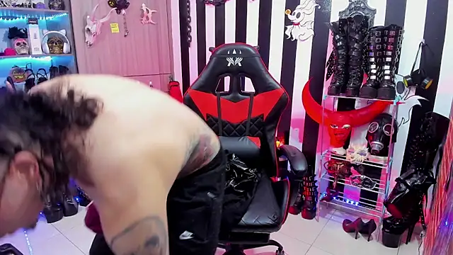 Snapshot of daven56 chatting on September 18, 1:13 pm daven56 online show from September 18, 1:13 pm