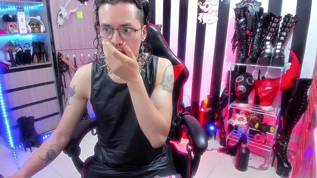 Snapshot of daven56 chatting on October 6, 1:30 pm daven56 online show from October 6, 1:30 pm