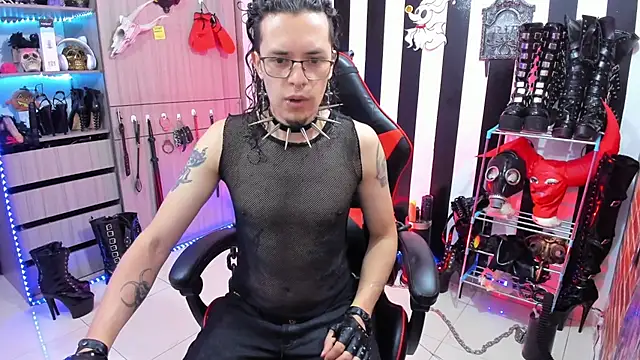 Snapshot of daven56 chatting on October 14, 1:34 pm daven56 online show from October 14, 1:34 pm