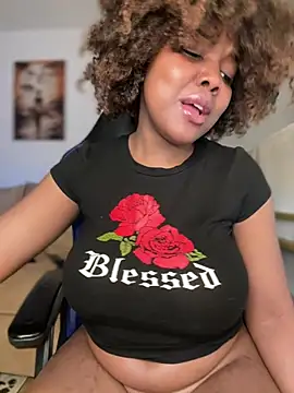 Snapshot of SSEXYBUBBLEBUTT101 chatting on December 22, 3:44 pm SSEXYBUBBLEBUTT101 online show from December 22, 3:44 pm