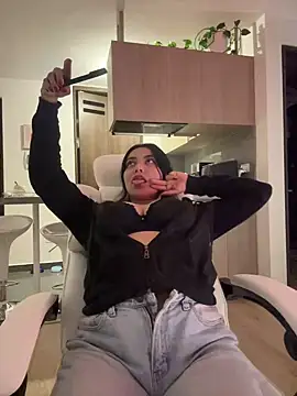 PetitLumiere online show from December 28, 2:11 am