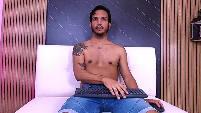 Snapshot of ricky_vill_ chatting on June 9, 11:44 am ricky vill online show from June 9, 11:44 am
