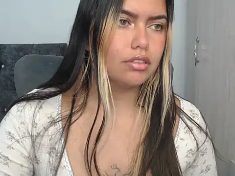 Snapshot of sweetkitty_16 chatting on April 8, 9:04 pm sweetkitty 16 online show from April 8, 9:04 pm