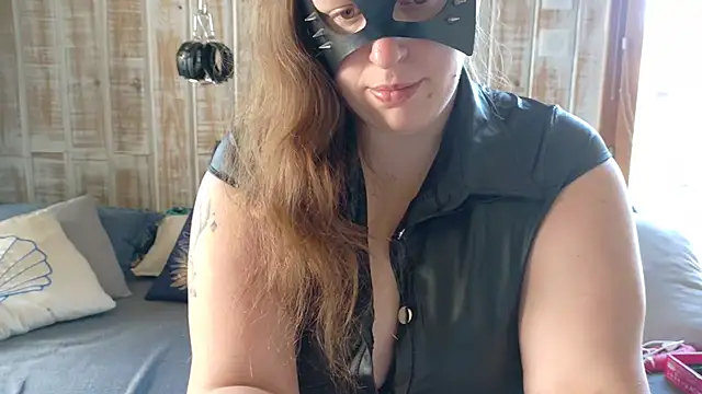 Snapshot of FrancaiseLynne chatting on May 1, 8:19 am FrancaiseLynne online show from May 1, 8:19 am