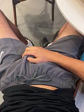 h0rnyguy001 online show from February 17, 10:45 am