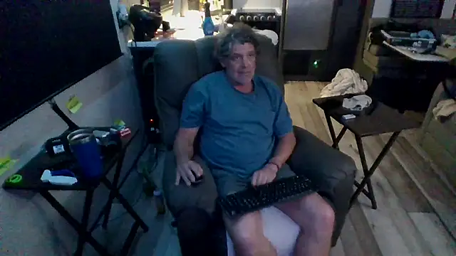 lateniter online show from April 8, 1:49 am