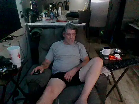 Snapshot of lateniter chatting on June 15, 6:10 pm lateniter online show from June 15, 6:10 pm