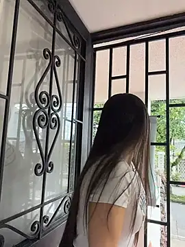 LittleDoll    online show from April 8, 12:05 pm