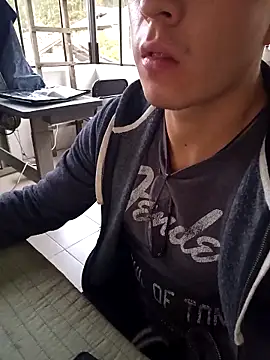 Snapshot of 97banana chatting on March 17, 11:11 pm 97banana online show from March 17, 11:11 pm